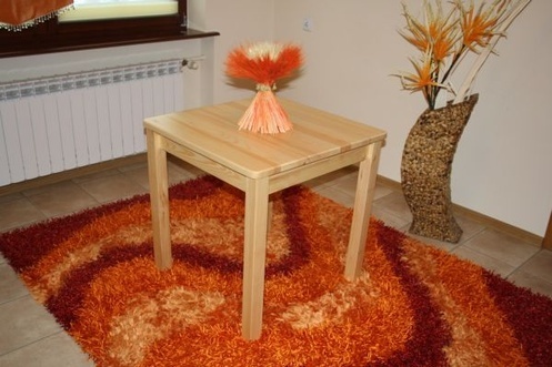 Jídelní stůl 60x60 z masivu borovice (Barva dřeva: Olše)